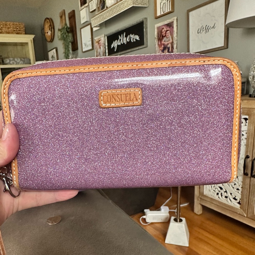 Consuela wristlet Lyndz